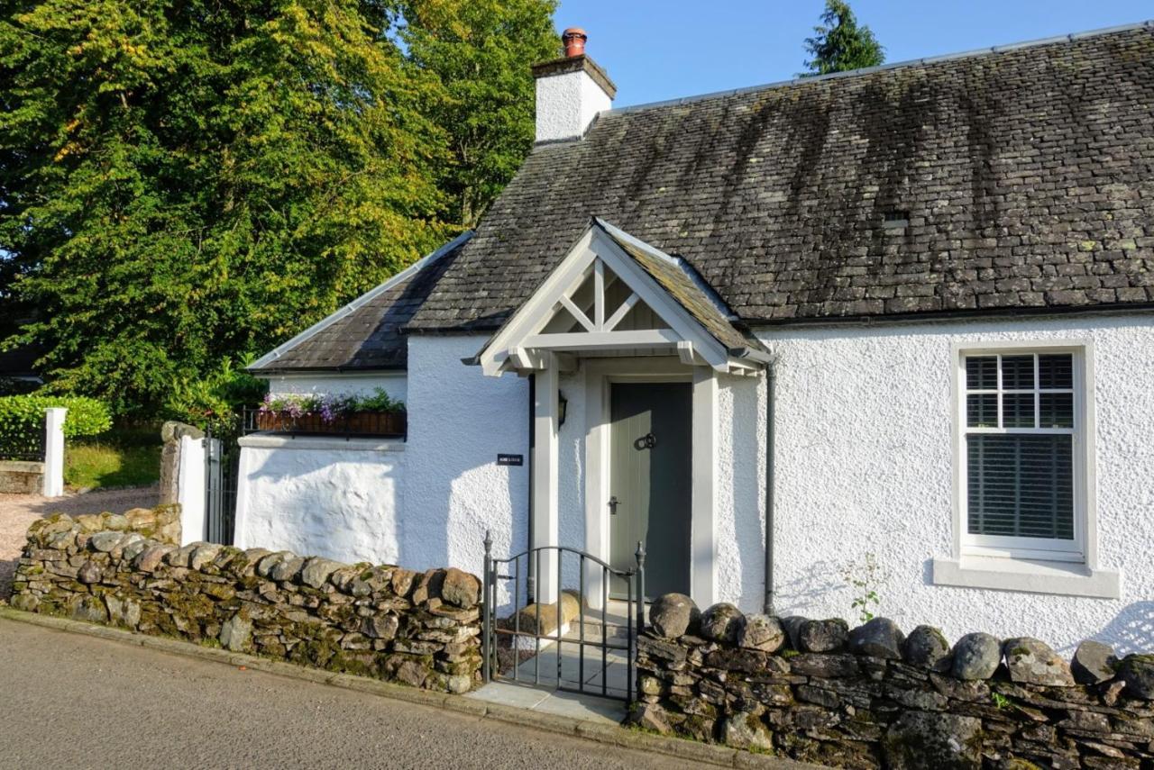 Ross Lodge Comrie Extérieur photo