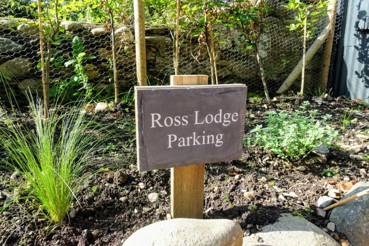 Ross Lodge Comrie Extérieur photo